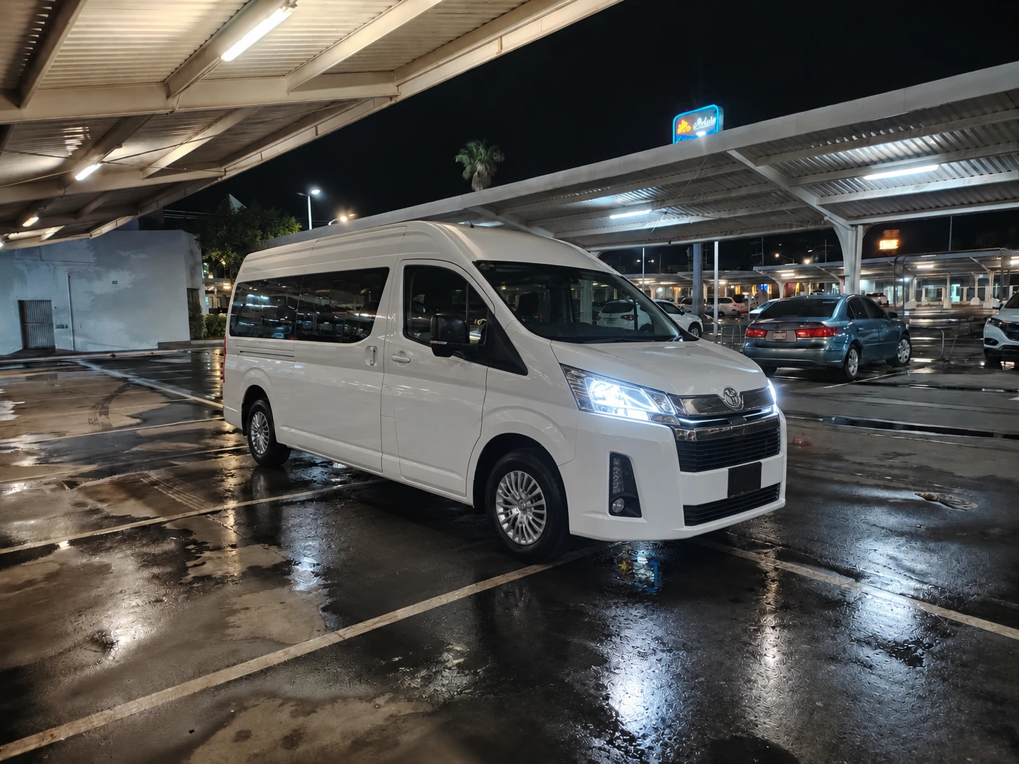 Hiace ATP durante una operación nocturna de transporte